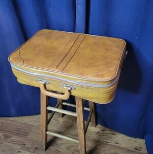 Vintage Suit Case! Used, Minor Wear